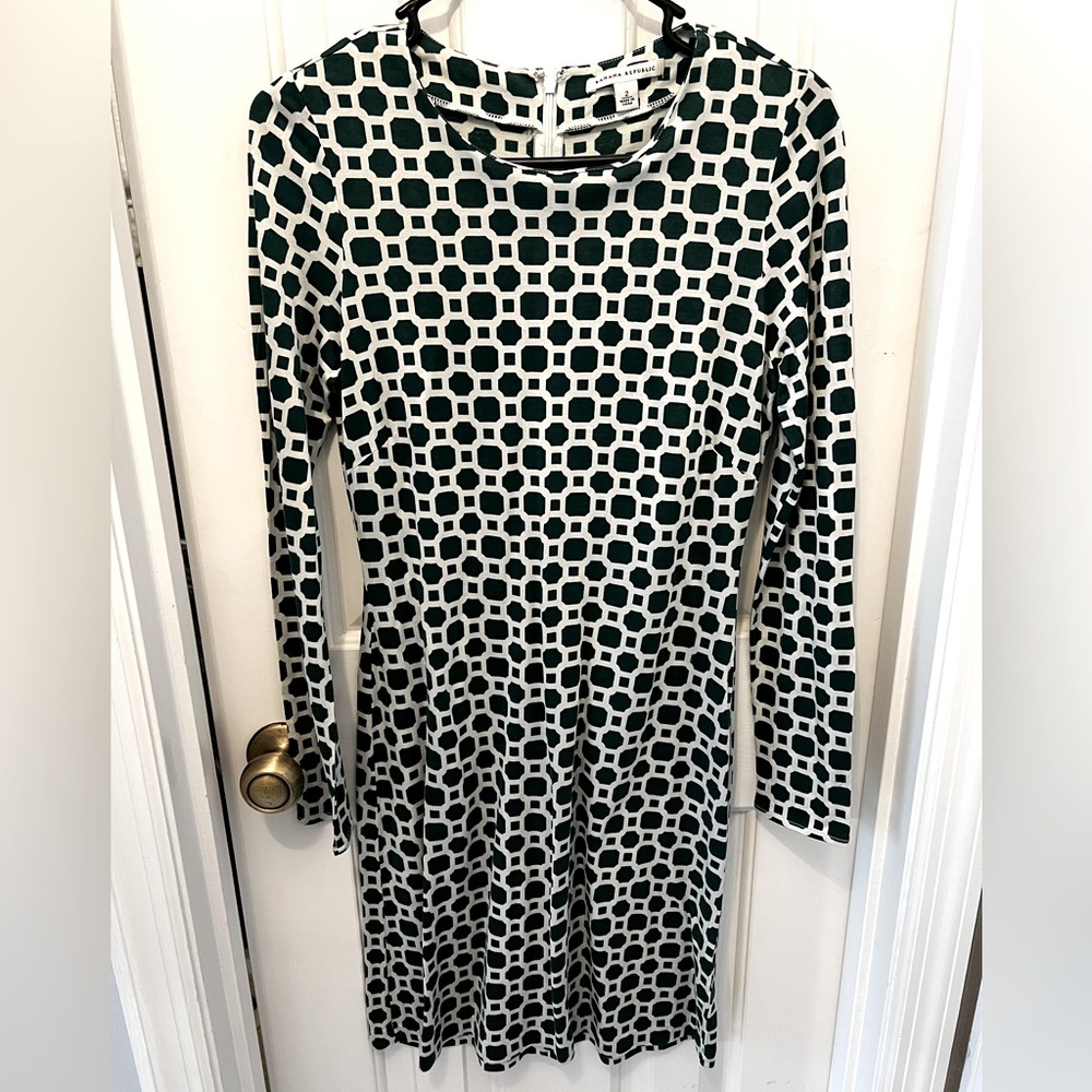 Banana Republic, Size 2. Green geometric dress.